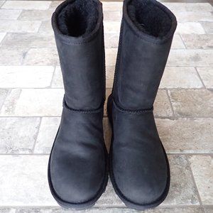 Black short UGGs